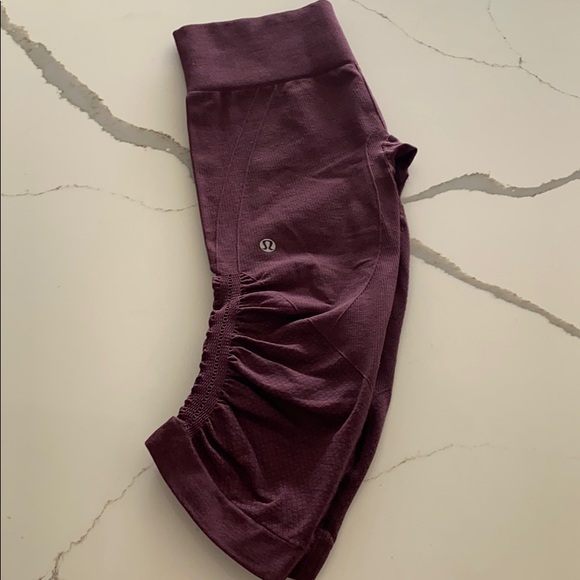 Lululemon In The Flow Crop size 6 burgundy - Picture 4 of 5